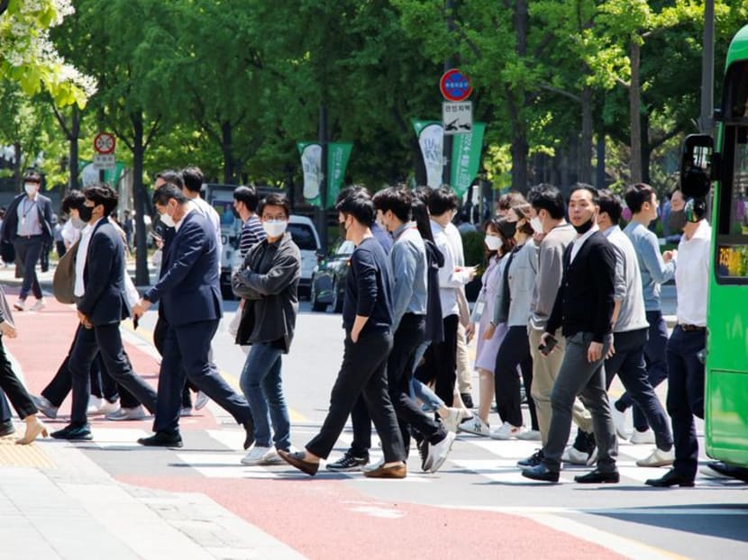 South Korea's daily COVID-19 infections dip to near 4-month low under 10,000 South Korea's daily COVID-19 infections dip to near 4-month low under 10,000