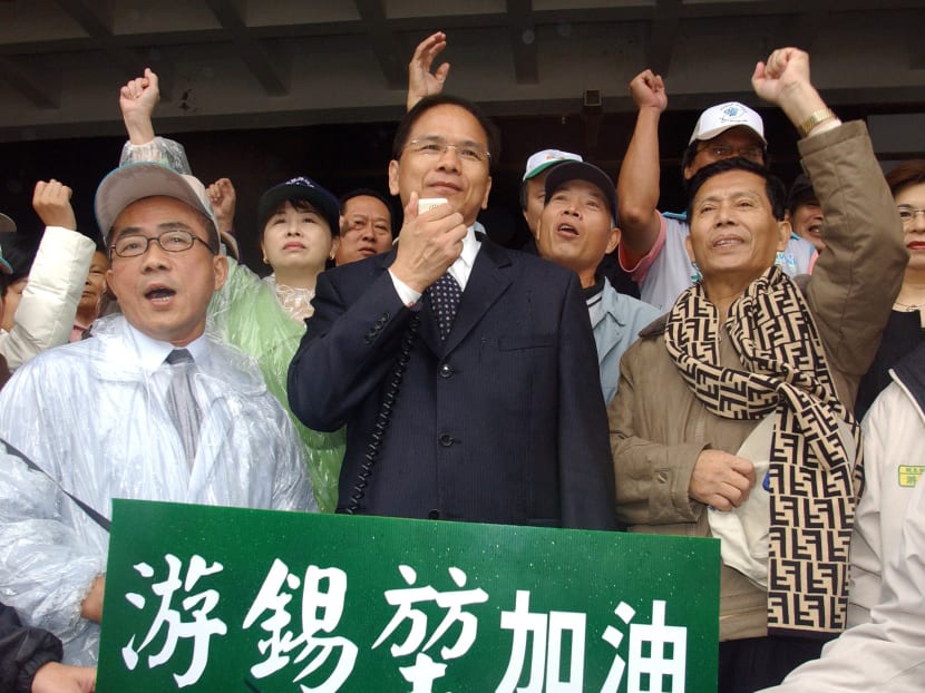 Former Taiwan premier Yu Shyi-kun (centre). AFP file photo