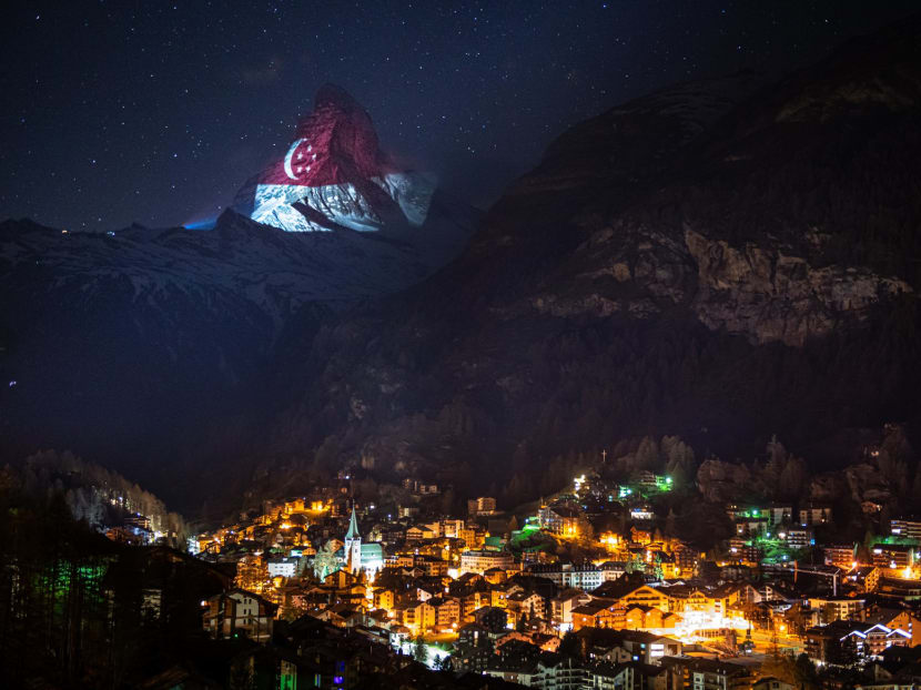 Singapore’s flag illuminated the Matterhorn on April 24, 2020. Singapore’s flag illuminated the Matterhorn on April 24, 2020.