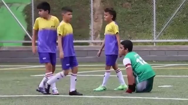 理解问答：哥伦比亚“特殊”男孩的足球梦