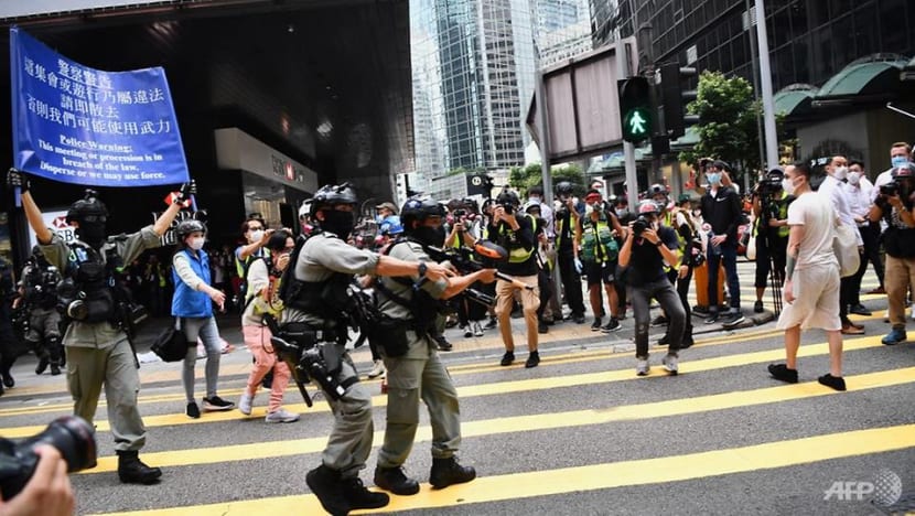 Hong Kong police fire pepper ball rounds at protesters, arrest 300 people Hong Kong police fire pepper ball rounds at protesters, arrest 300 people