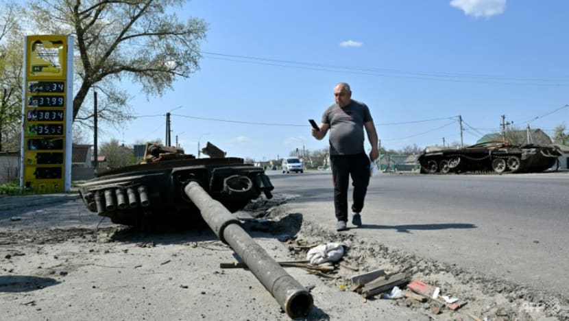 Endless petrol queues become point of pride in Ukraine Endless petrol queues become point of pride in Ukraine
