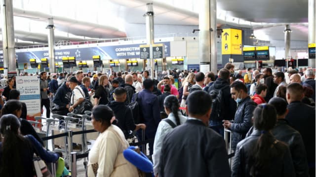 英国希思罗机场安保人员因薪酬争议将罢工10天