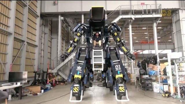 日本初创公司燕市产业 开发一款4.5米高的四轮机器人
