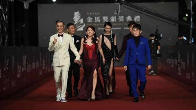 【金马57】李国煌携爱妻红白配走星光大道