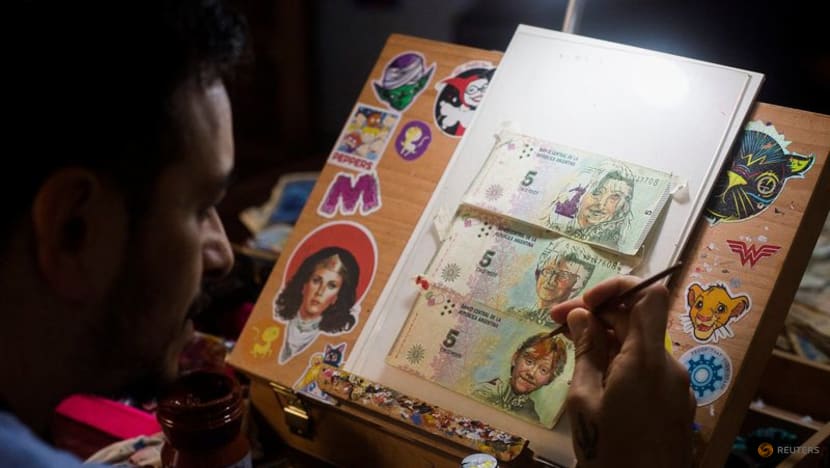 Argentine artist paints on inflation-hit bank notes Argentine artist paints on inflation-hit bank notes