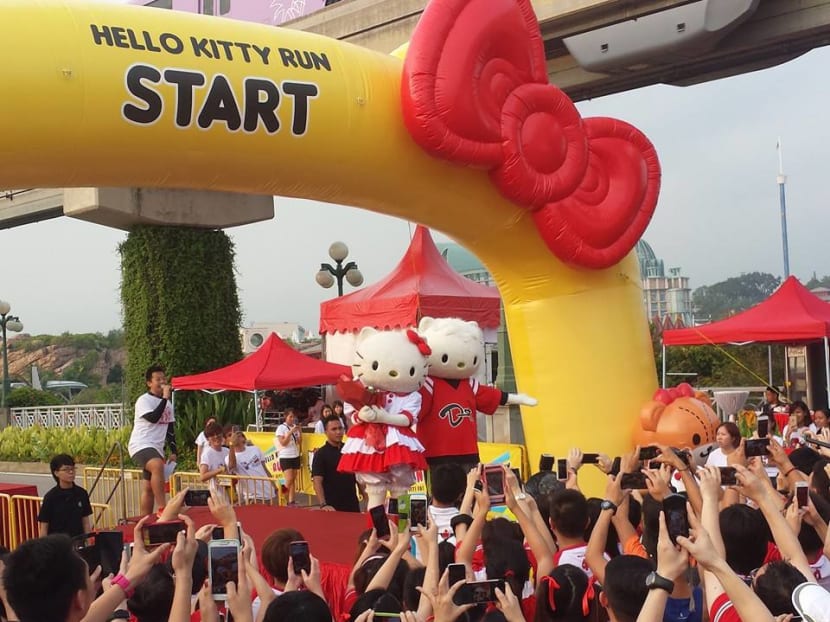 Hello Kitty and Dear Daniel at the Hello Kitty Run today (Nov 1), which drew 17, 000 participants. Photo: Facebook/Hello Kitty Run Singapore