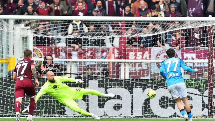 Runaway league leaders Napoli crush Torino 4-0 away Runaway league leaders Napoli crush Torino 4-0 away