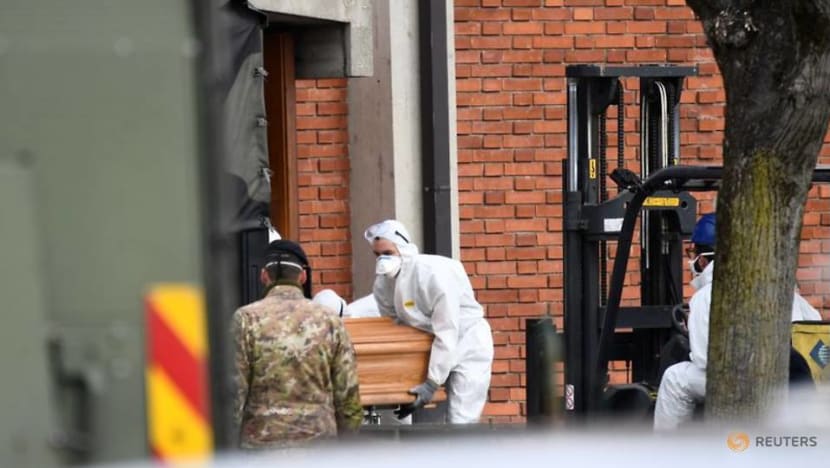 Italy reports 322 COVID-19 deaths on Saturday, 13,817 new cases Italy reports 322 COVID-19 deaths on Saturday, 13,817 new cases