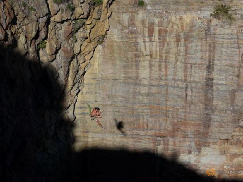 Australians head to sea cliffs for adrenalin-pumping sport Australians head to sea cliffs for adrenalin-pumping sport