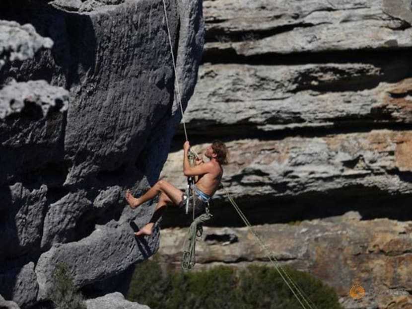 Australians head to sea cliffs for adrenalin-pumping sport Australians head to sea cliffs for adrenalin-pumping sport