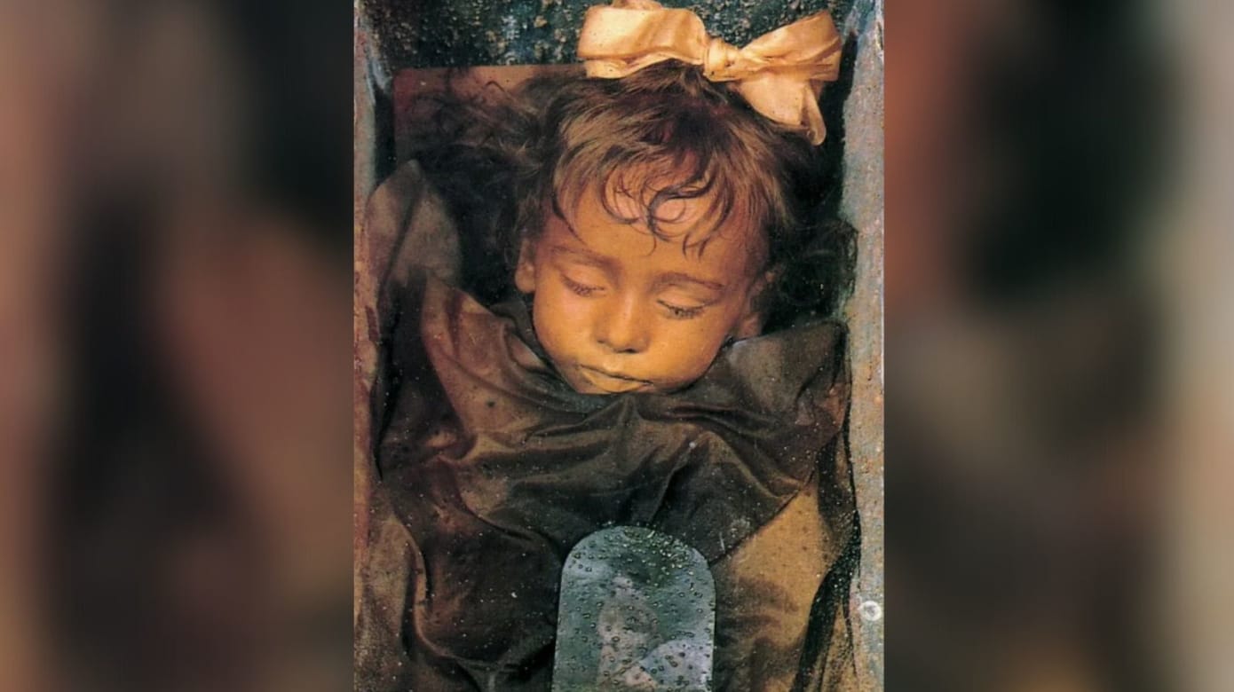 两岁死亡制成史上“最美木乃伊” 访客：看见她眨眼睛！ 