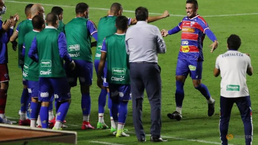 Dani Alves goal gives Sao Paulo three points Dani Alves goal gives Sao Paulo three points
