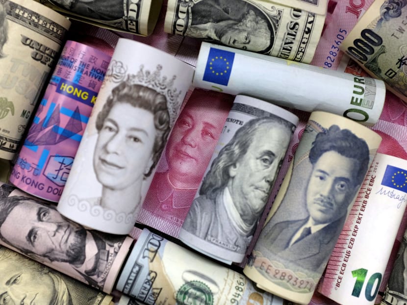Euro, Hong Kong dollar, US dollar, Japanese yen, British pound and Chinese 100 yuan banknotes are seen in this file picture illustration, taken January 21, 2016. Photo: Reuters