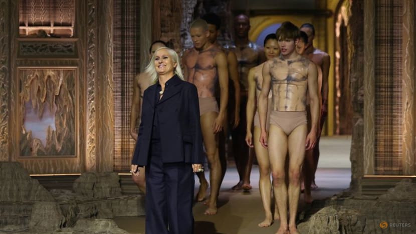 Dior takes baroque-theme to catwalk for Paris Fashion Week Dior takes baroque-theme to catwalk for Paris Fashion Week