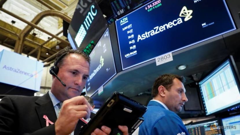 Dow, S&P 500 fall on latest US-China trade barbs Dow, S&P 500 fall on latest US-China trade barbs
