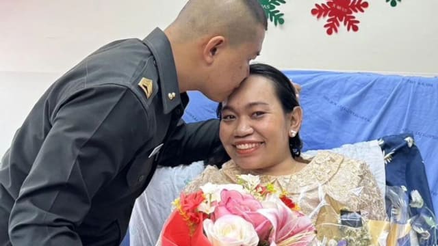 泰国癌末新娘在病床上举行婚礼感动无数网民