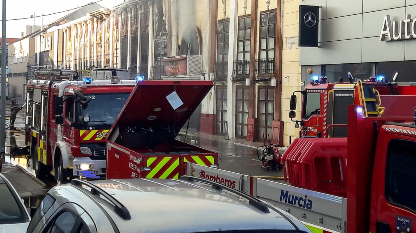 西班牙穆尔西亚夜店发生大火 至少13人死亡