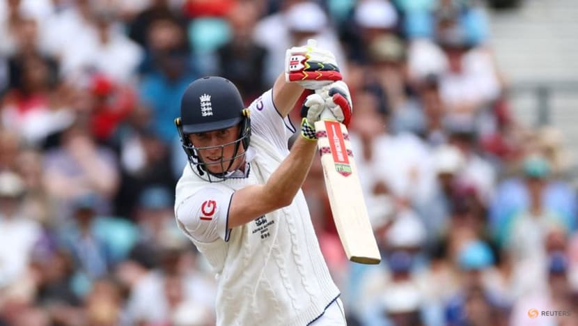 Crawley, Duckett give England fast start