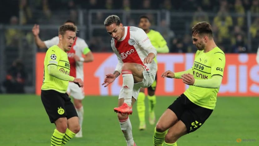 Ajax win at Dortmund to qualify for last 16 Ajax win at Dortmund to qualify for last 16