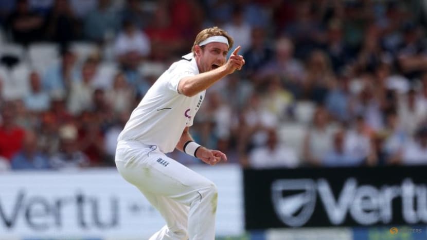 Broad strikes twice as England seize initiative Broad strikes twice as England seize initiative