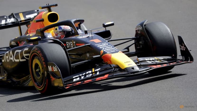 Verstappen fastest in chaotic Baku practice
