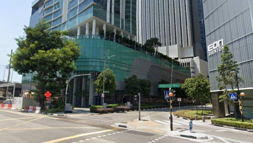 Man arrested after crashing car into traffic light, building pillar at Shenton Way Man arrested after crashing car into traffic light, building pillar at Shenton Way