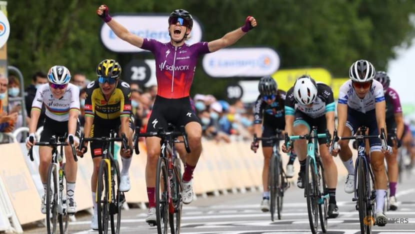 Cycling-Vollering upsets favourites to win La Course by Le Tour