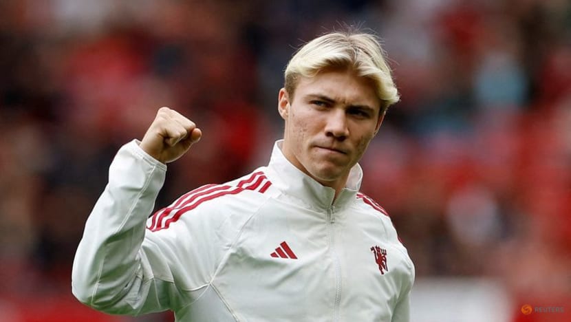 Hojlund ready for United debut at Arsenal, says Ten Hag
