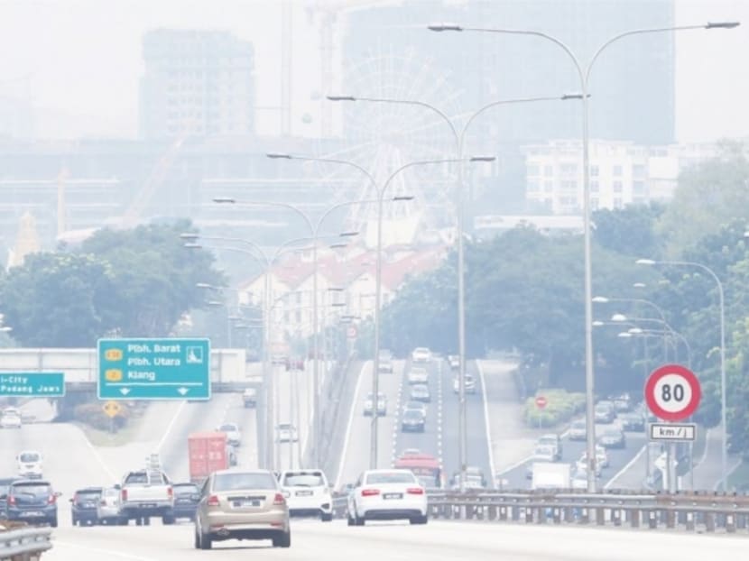 Malaysia's waterbomber ready for Sumatra mission as haze worsens