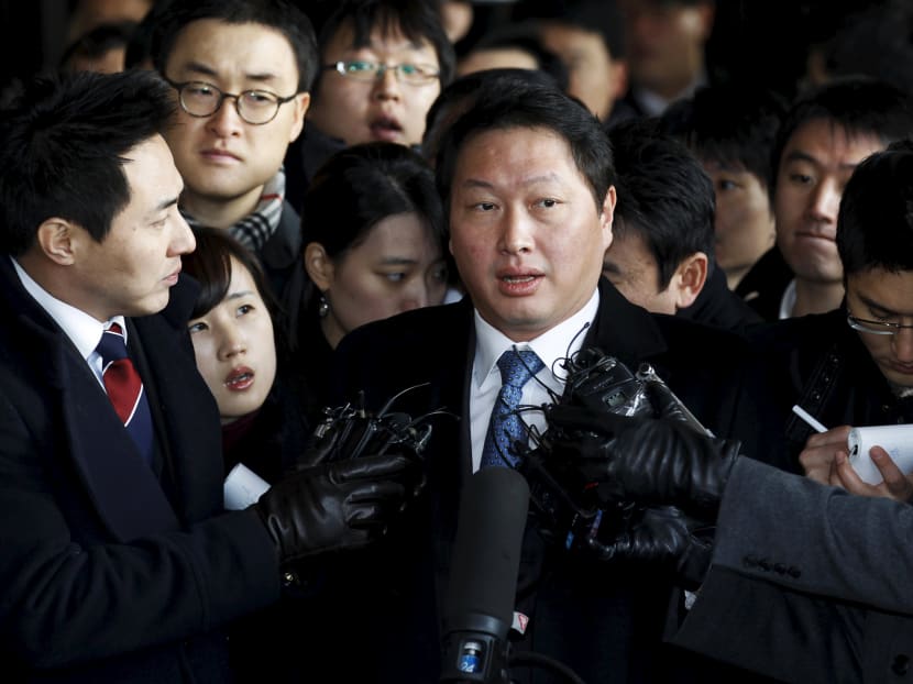 SK Group Chairman Chey Tae-won (centre) answers reporters' questions as he appears at the Seoul Prosecutors' Office in Seoul, South Korea, in this December 19, 2011 file photo. Photo: Reuters