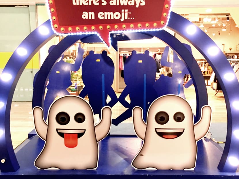 Say it with a smiley: More prefer to express feelings via emojis instead of phone calls, study finds Say it with a smiley: More prefer to express feelings via emojis instead of phone calls, study finds
