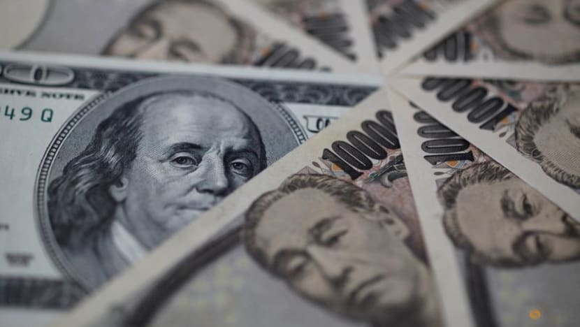 Japanese insurers cautious on foreign govt bonds, shrug off dollar rally Japanese insurers cautious on foreign govt bonds, shrug off dollar rally