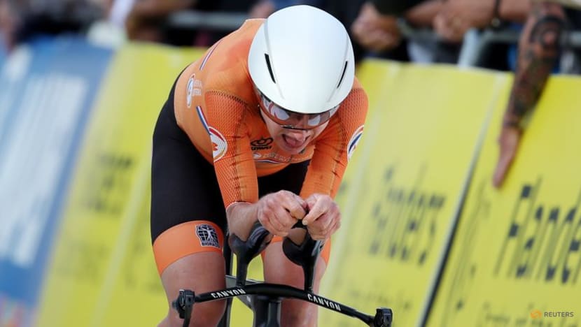 Van Vleuten snatches road race world title after hellish ride Van Vleuten snatches road race world title after hellish ride