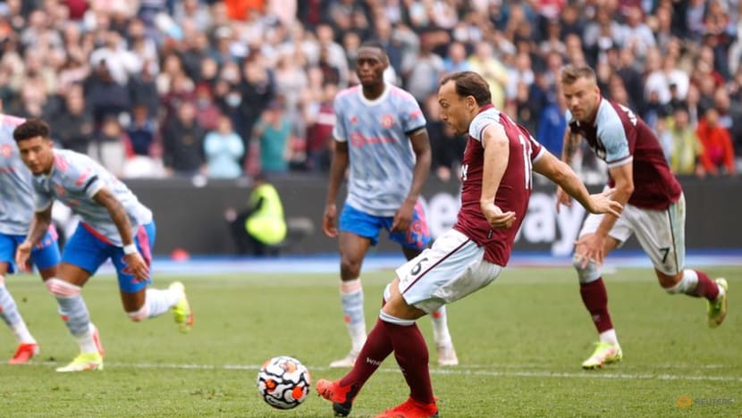 Football:
Chelsea thrash Spurs as Greaves death overshadows action Football:
Chelsea thrash Spurs as Greaves death overshadows action