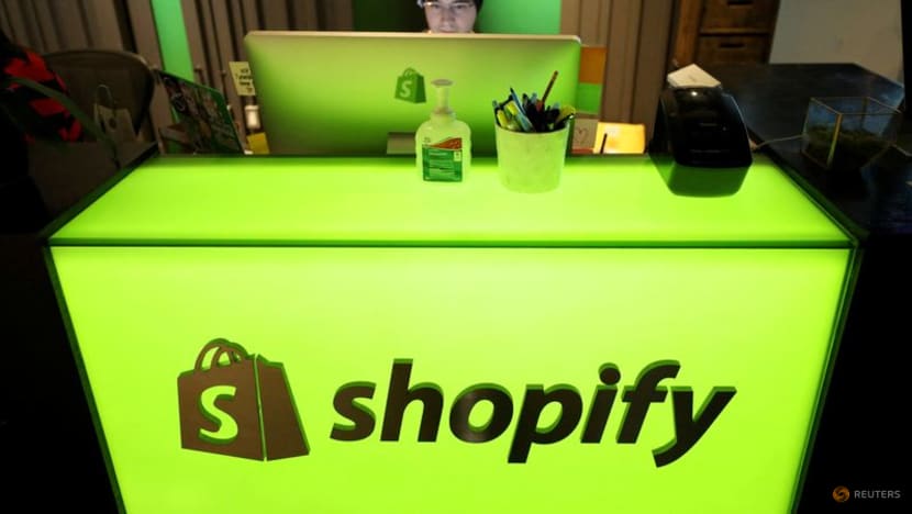 Shopify sees slowing revenue growth, higher spending; shares tank Shopify sees slowing revenue growth, higher spending; shares tank