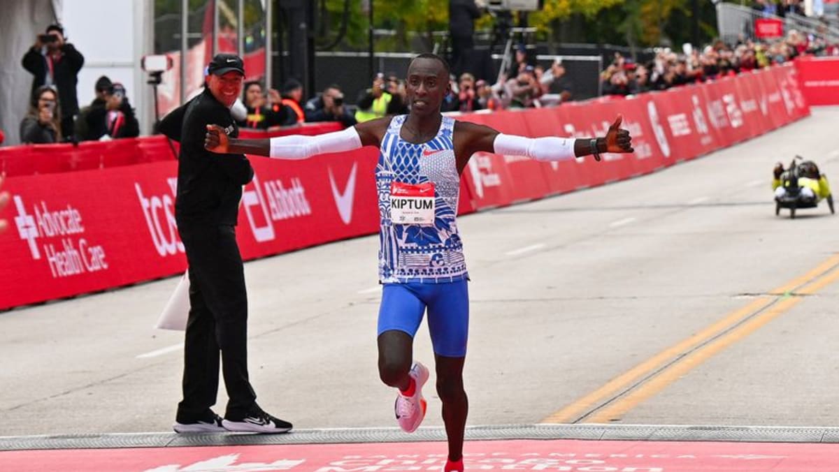 Kenyan Kiptum smashes men's marathon world record in Chicago - CNA