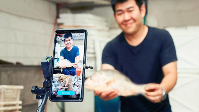 Now live-streaming: Millennial duo brings their fish shop online