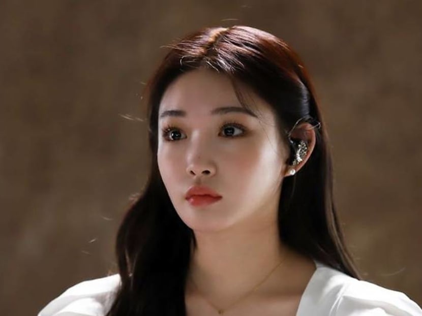 K-pop singer Chungha quarantined after 2 staff members diagnosed with COVID-19 K-pop singer Chungha quarantined after 2 staff members diagnosed with COVID-19