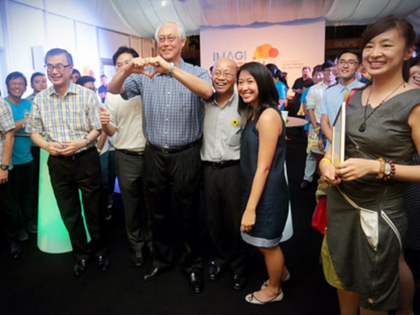 Emeritus Senior Minister Goh Chok Tong and William Wan of the Singapore Kindness Movement pose for a photo at a photo booth during the launch of the imagination exhibition on May 29, 2015. Photo: Jason Quah