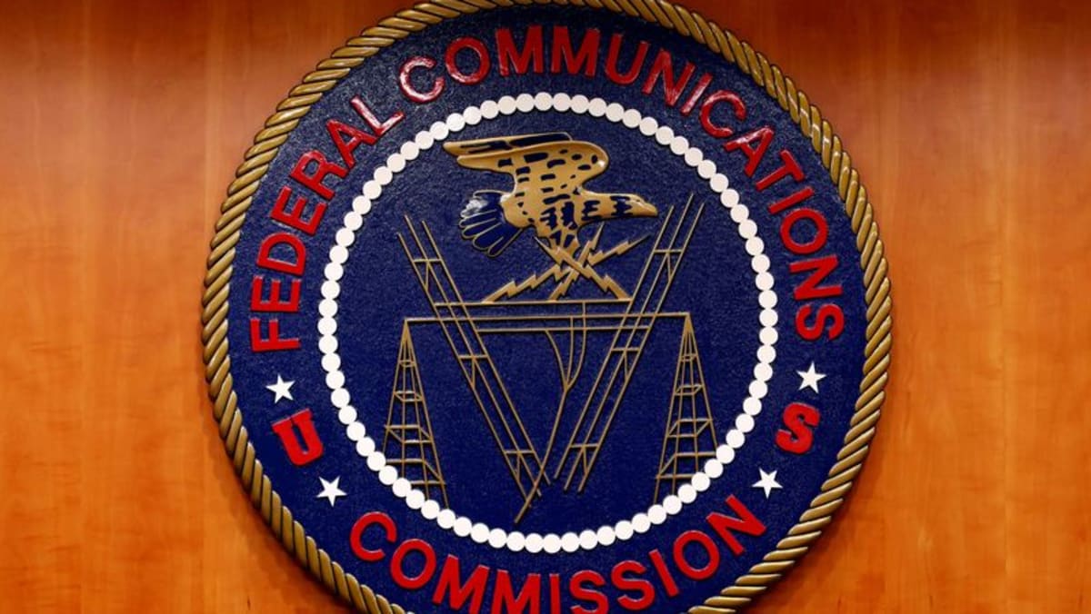 FCC mengatakan empat perusahaan telekomunikasi akan membayar US juta untuk menyelesaikan 911 penyelidikan