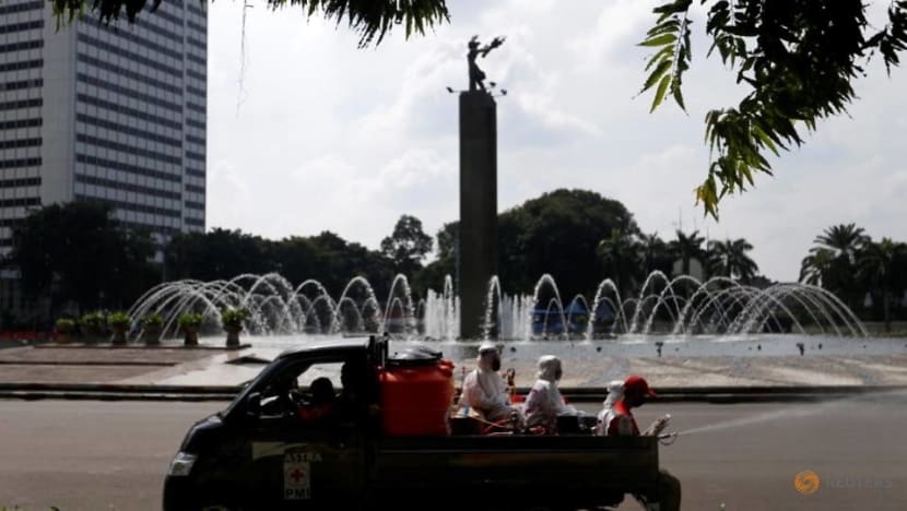 Jakarta extends large-scale social restrictions, curbs to be lifted in stages Jakarta extends large-scale social restrictions, curbs to be lifted in stages
