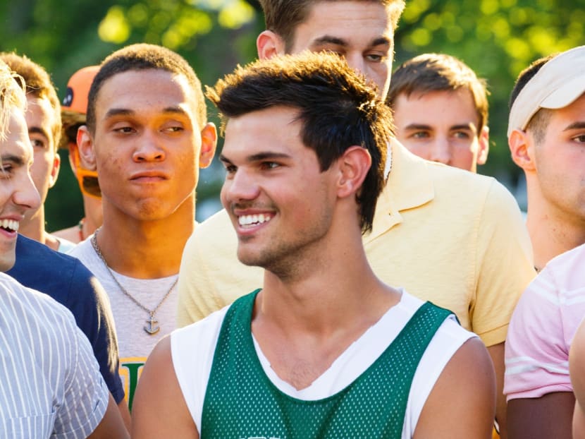 Taylor Lautner gets chummy with grown ups