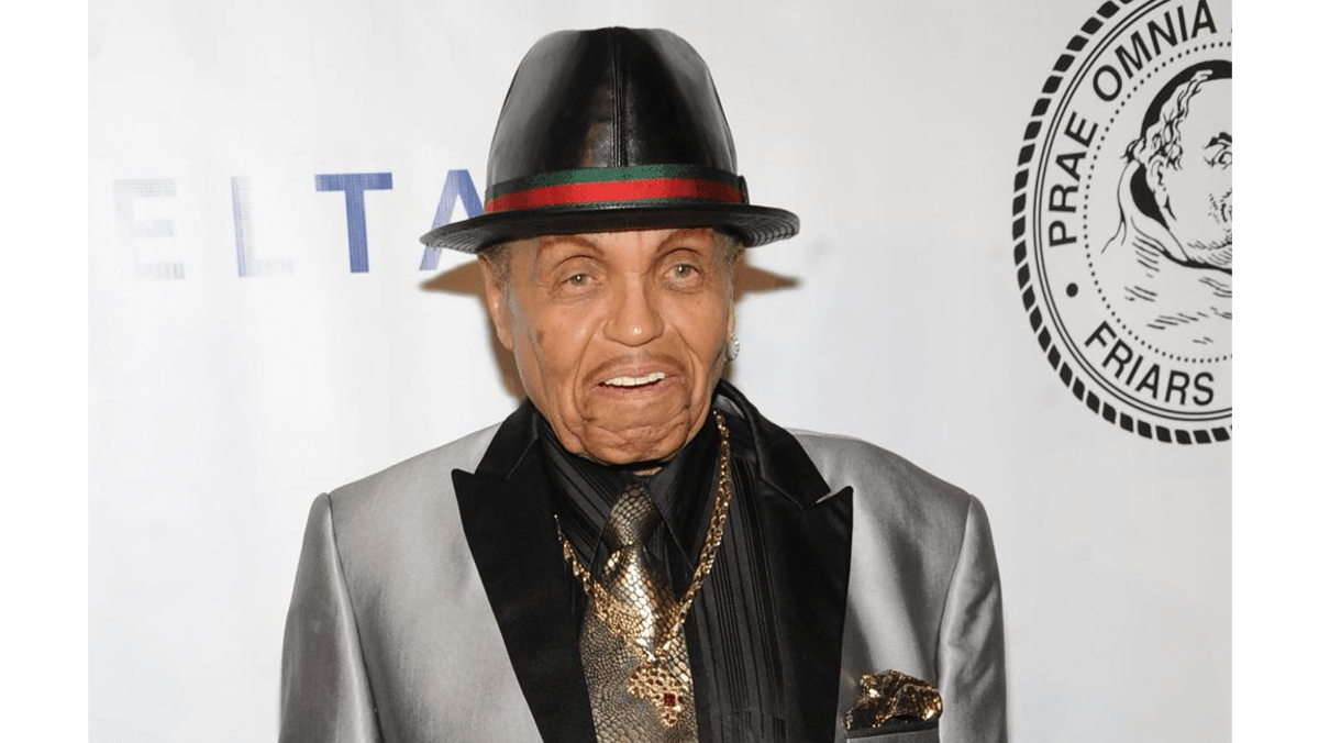 Joe Jackson isn't allowed to leave hospital 8days