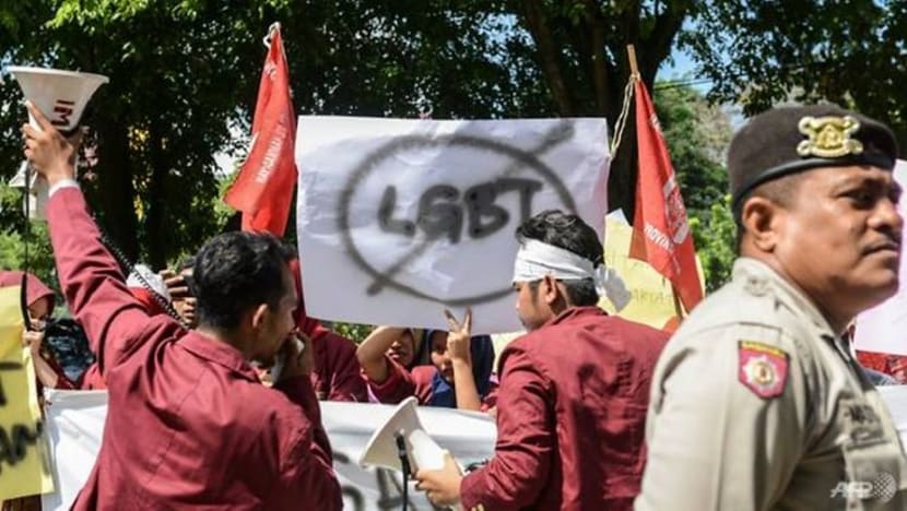 Polis Indonesia tangkap 2 pengendali akaun FB LGBT