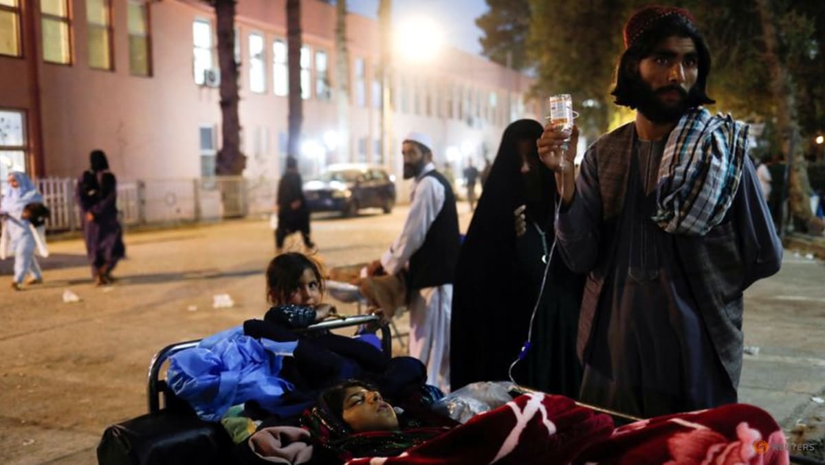 Afghans flee western region after fresh earthquake kills 2