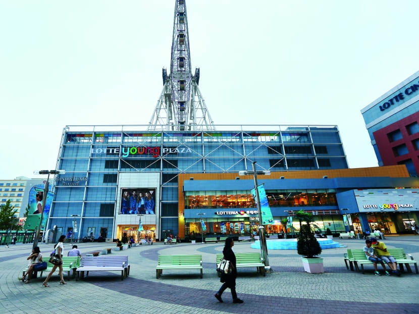 A Lotte mall in South Korea. The firm wants to list in Singapore to expand its business in Asia. Photo: Reuters