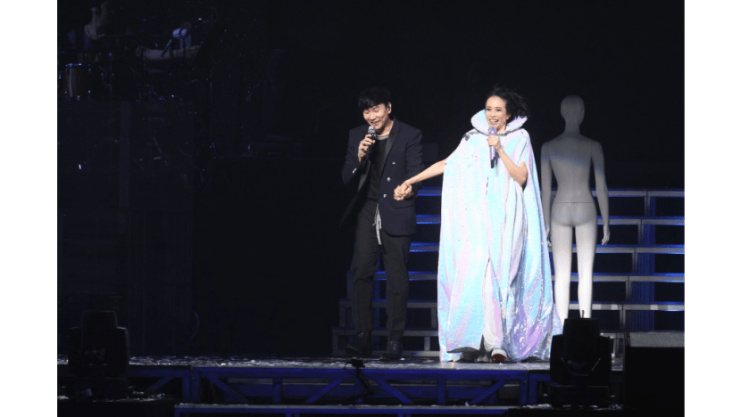 JJ Lin makes guest appearance at Karen Mok's concert