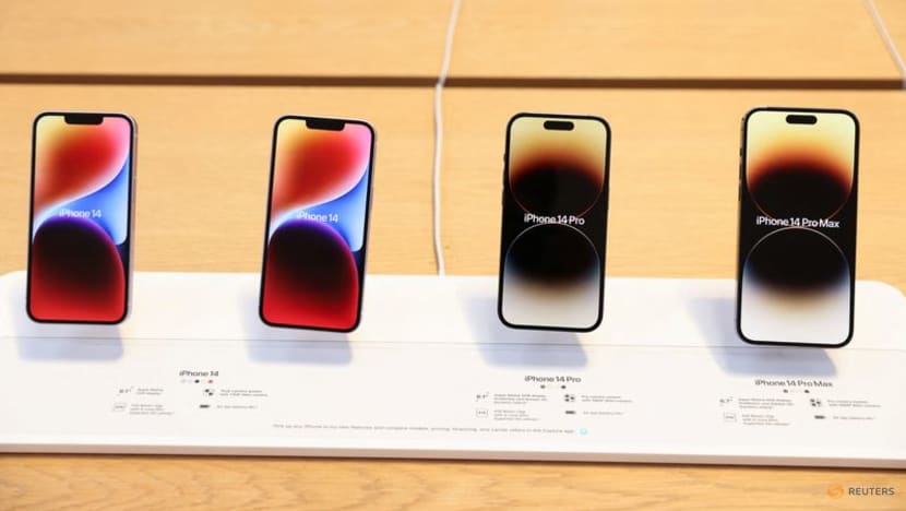Many shoppers can't find Apple's latest iPhones on Black Friday Many shoppers can't find Apple's latest iPhones on Black Friday