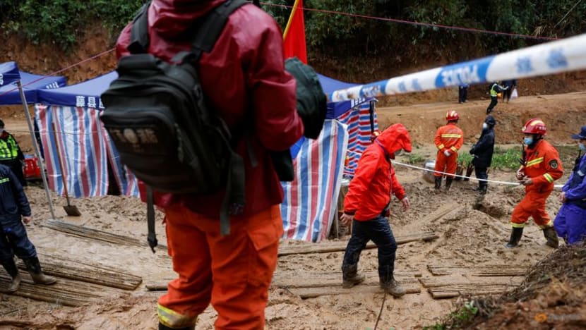 US transportation safety board helps China download voice record of crashed Boeing jet US transportation safety board helps China download voice record of crashed Boeing jet